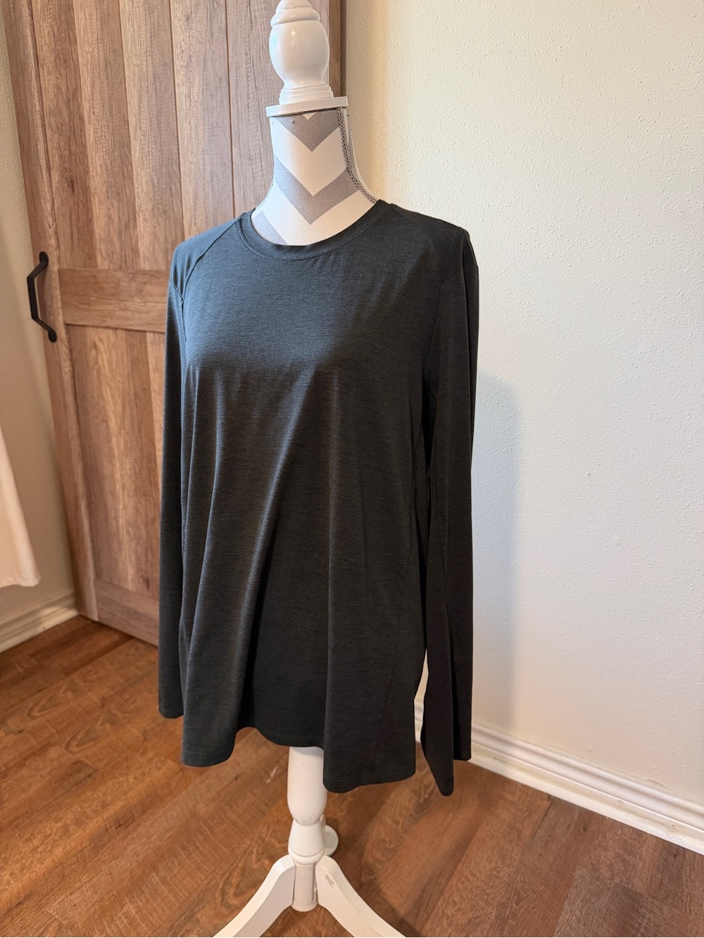 REI Co-op Women’s Large dark gray Long Sleeve Base Layer Hiking Performance Top